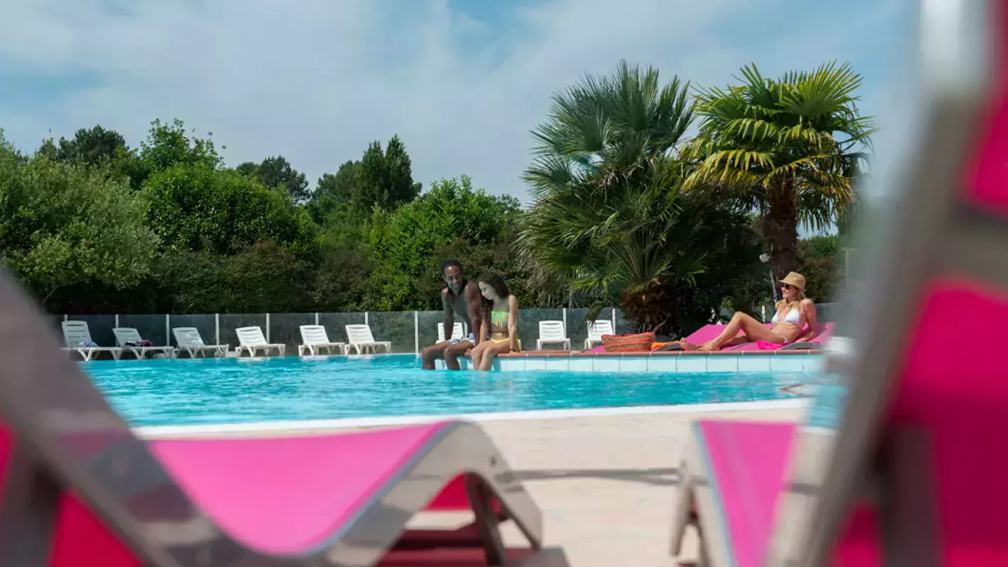 Transat bord de piscine La Réserve