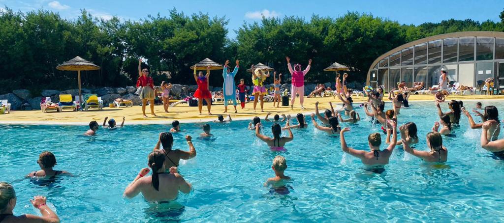 Animation au bord de la piscine