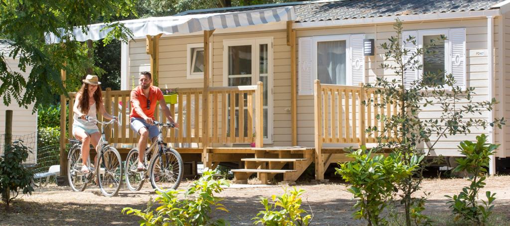 Balade à vélo dans le camping Les Pierres Couchées